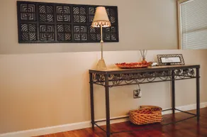 -Casual Luxury Farmhouse Feel; Walk to the Square! - Image 5