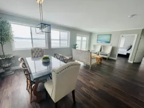 Cozy Lakefront Cottage - Image 2
