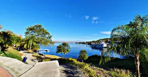 Apartment with private dock and lake view - Image 3