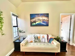 2BR ｜King Bed ｜Exclusive Parking｜Walk to Grocery - Image 2