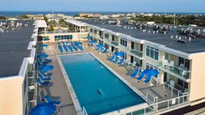 Luxury water-view condo with high-end finishes - Image 5
