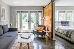 Creative & Clean Bungalow in Portland Hot Spot - Image 2