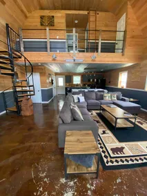 Cozy Cabin in the woods with pool table! - Image 2