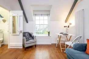 Gorgeous ‘WeeLoft’ Central St Andrews apartment - Image 5