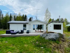 Cottage with fireplace and wood-fired sauna next to the sea - Image 2