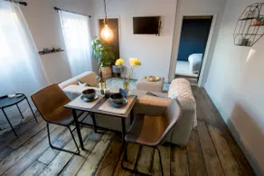 Georgian Townhouse Apartment Suite#2 - Image 3