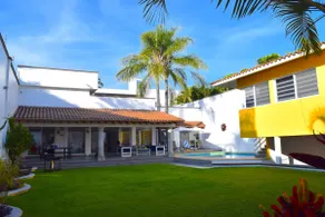 ”La Vida es Bella” House - Image 5