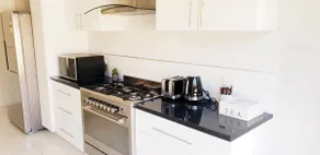 Walk to white sandy beach and shops, Pet friendly - Image 3