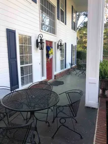 Beautiful 5-Bedroom Executive Home 4 mi to Square - Image 3