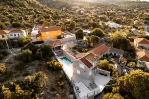 Peaceful stone nest with private heated pool - Image 4