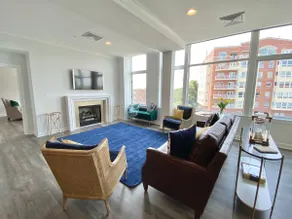 Luxurious Posh Downtown Condo - Image 4