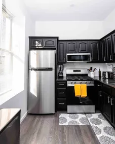 Gorgeous, 2 Bedroom walking distance to GWB! - Image 2