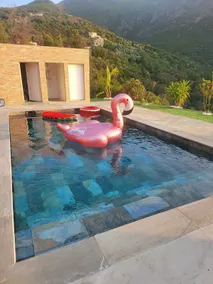 Conveniently located between sea and mountains - Image 5