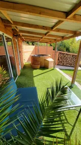 Chalet with private Nordic jacuzzi bath - Image 5