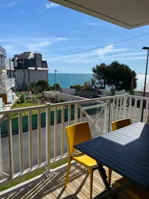 3-star Sea View Apartment with Bike - Image 3