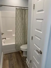 Cozy studio apartment, <1 mile to Downtown - Image 5