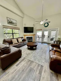 Lissa's Retreat- 4 BDRM 3 BA Sleeps 12! Indoor Pool, Gym, Fishing, Golf, & Park - Image 3