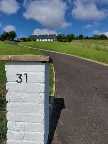 Quiet cottage, plenty of space and stunning views - Image 2