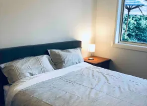 Charming Home • Free Parking, Wifi, Netflix - Image 5