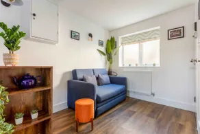 Luxurious Space with Garden - Image 2