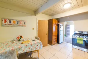 spacious house near I-40 in the heart of Uptown - Image 5