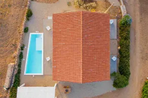 Country house with pool - Image 3