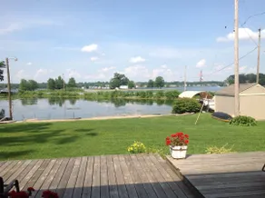 Pine Lake water side Beach House - Image 4