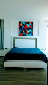 Spacious loft with a whirlpool tub - Image 2
