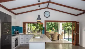 Cowrie Beach House Port Douglas - Image 2