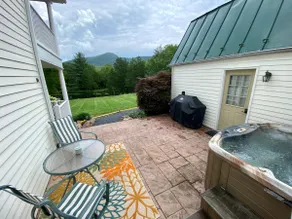 Romantic Mountain Getaway: Hot Tub*King Bed*Sauna - Image 2