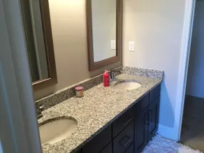 Oxford Condo-Minutes from Campus and Square - Image 3