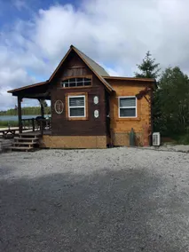 Cabin on the lake - Image 3