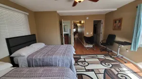 Roomy 1BD Apartment Near University Medical Center - Image 5