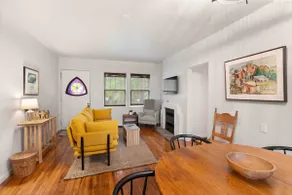 Cozy Artist Cottage, convenient to down town & UIowa - Image 3