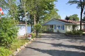 Spacious Lakefront Cottage Retreat - Image 2