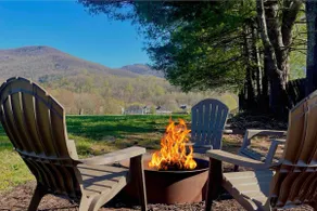 Spacious & Modern Mountain View Cottage - Image 2