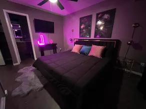 Artsy Townhouse w/ Billiards & King En Suite - Image 3