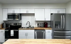 Lovely remodeled 2bd 1.5bt apt in a midtown #1 - Image 5