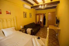 Cute 1 bedroom unit in a charming medieval town - Image 4
