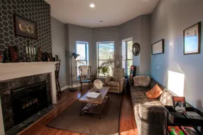 HUGE 1700 sqft 3bd West Loop Penthouse w/ Balcony - Image 2