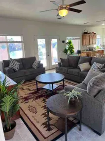 Amazing Water Front Retreat close to amenities - Image 3