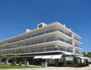 Top Floor Apartment with Fantastic frontline Marina Views and balconies - Image 2
