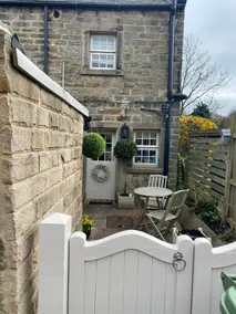Luxury Boutique Cottage - Image 3