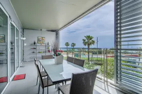 Seafront suite with terrace - Image 2