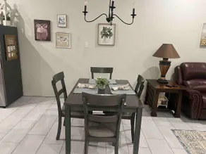 Honey’s House cute and cozy townhome - Image 4