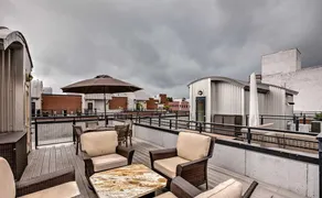 Rooftop townhouse by Old Market + garage - Image 3