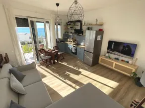 Sea view apt. with walking distance beach access. - Image 2
