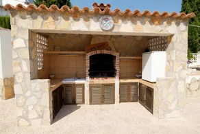 Private Pool Outside BBQ Parking 900Mbps Smart TV - Image 2