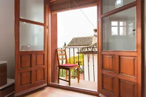 Luminous Alhambra view apartment in Albayzín - Image 5