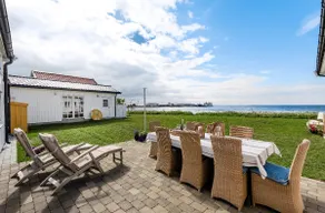 Charming coastal house for rent. - Image 2